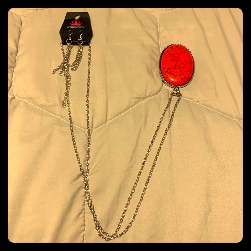 Extremely long necklace with earrings